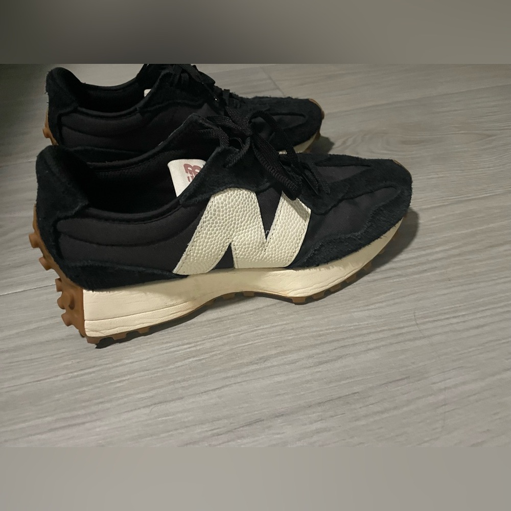 New Balance 327 Sneakers